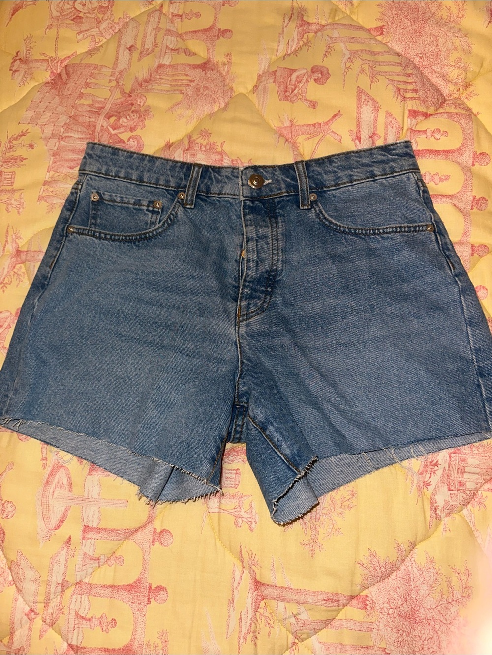 Gianni Bini Women’s Classic High-Rise Blue Denim Shorts